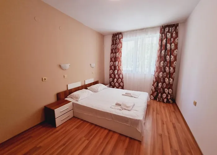 Lazur 1-5 Complex Hotel 4*